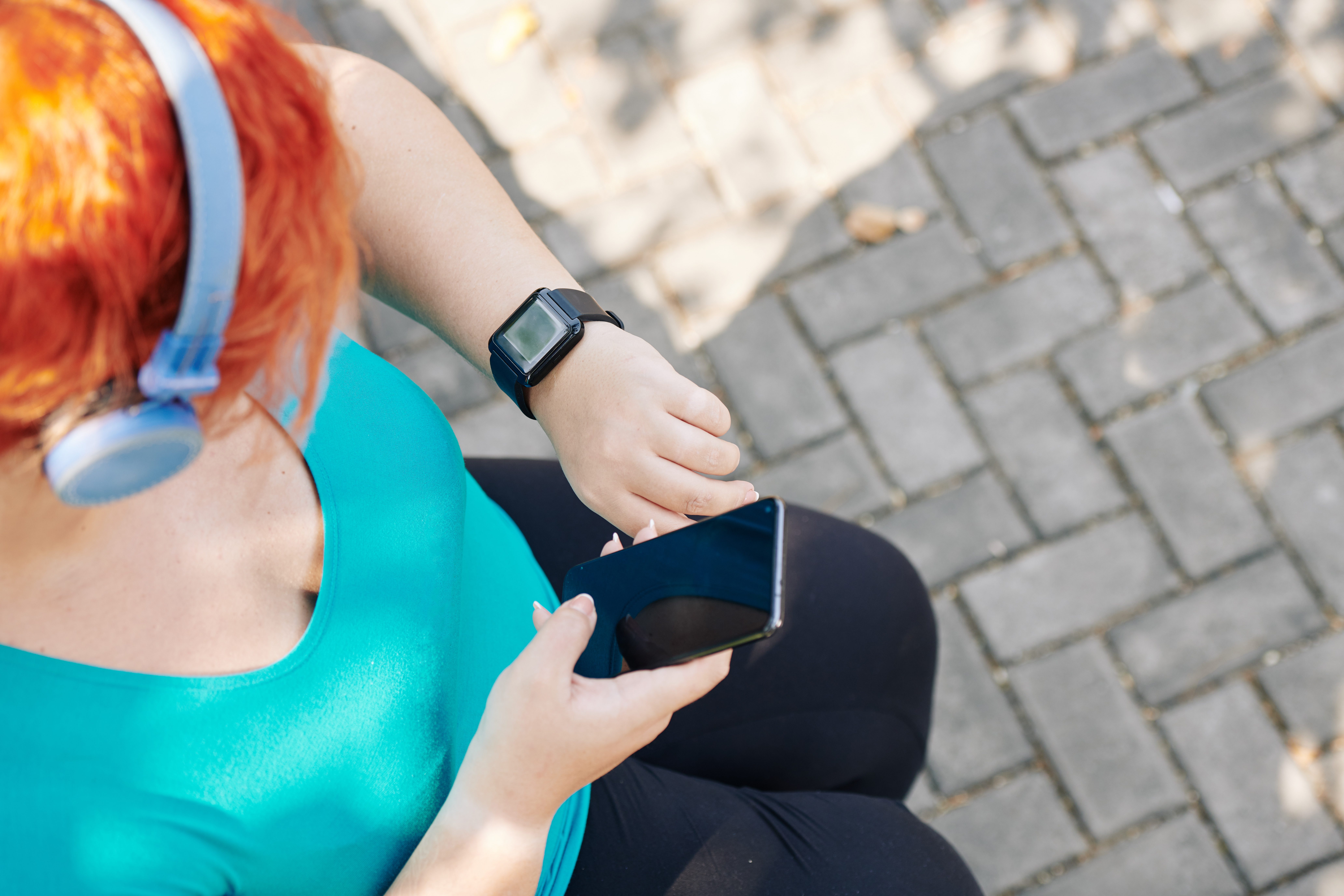 Active plus size woman checking health application on her smartwatch and synchronizing with smartphone Weight Loss Surgery Rhode Island - Brown Surgical Associates - weight loss - Bariatric Surgery near me - lose weight - weight loss surgery near me - Rhode Island weight loss